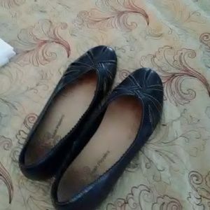Ladies size 8.5 black flats hush puppies